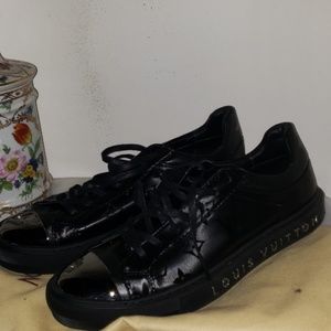 Louis Vuitton invisibles sneakers sz 10